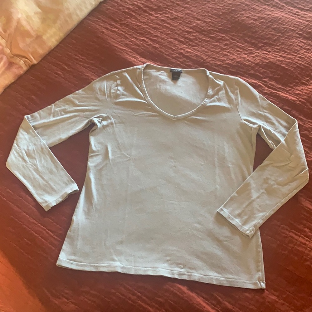 Gray long sleeve v-neck shirt